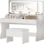 Read more about the article Vanity with lights and mirrors creates a stunning ambiance for perfect grooming